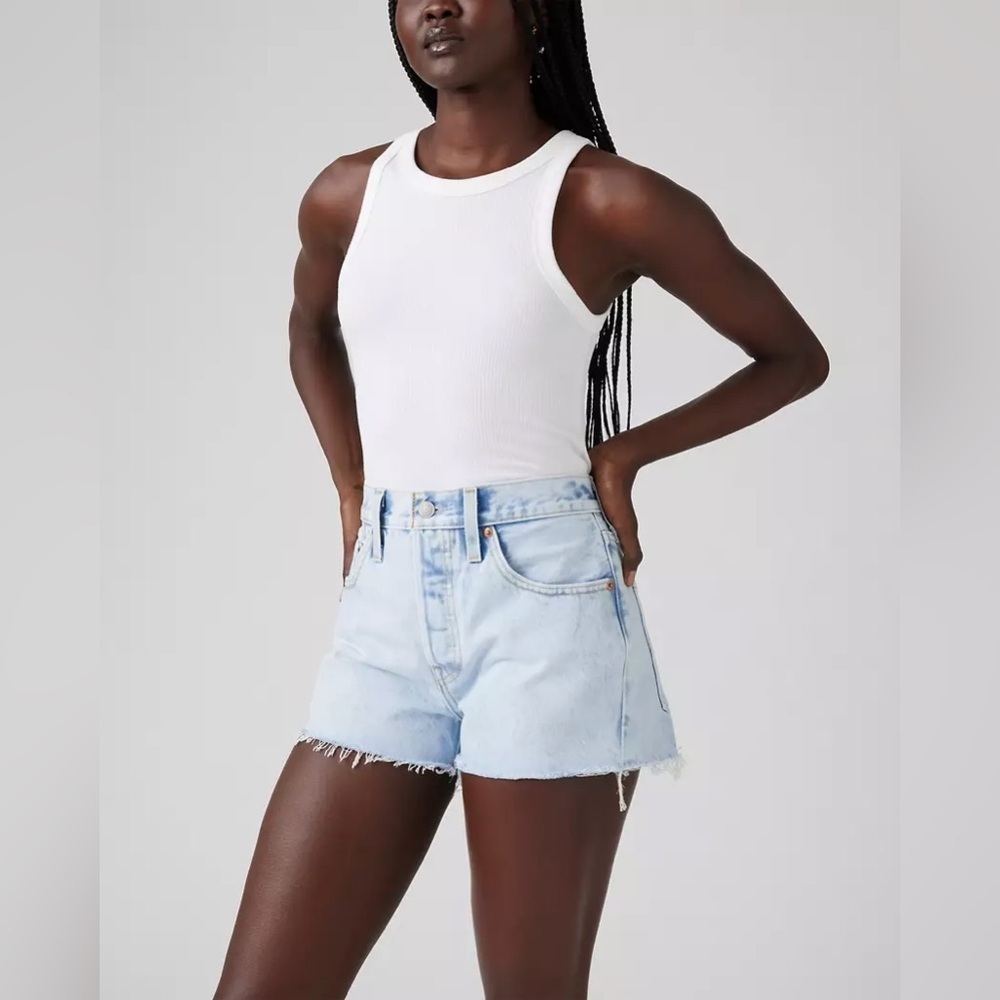 NWT LEVI'S Women’s Premium 501 Light Wash High Rise Denim Cut Off Shorts Size 29 - Picture 1 of 10